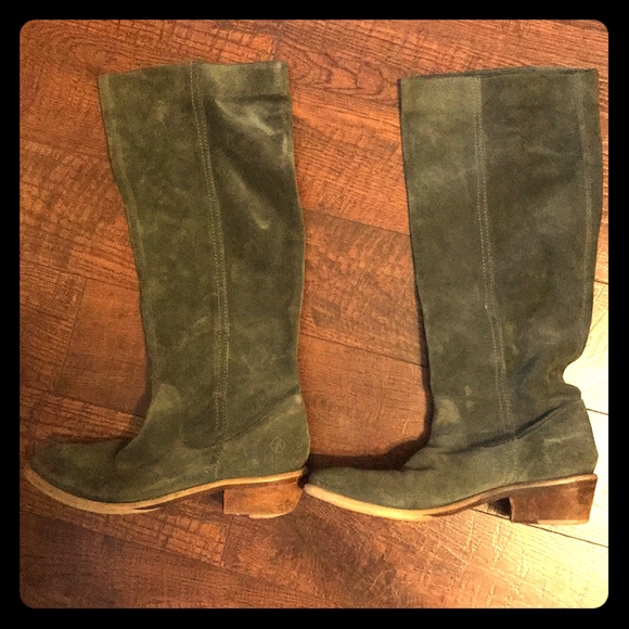 Grey soft suede boots - Picture 1 of 3